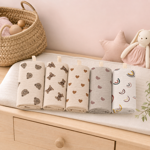 Carrés de toilette bébé assortis dans une chambre de bébé