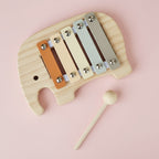 Xylophone bébé Petit éléphant en bois, parfait pour l'éveil musical des tout-petits chez NoEnName_Null.