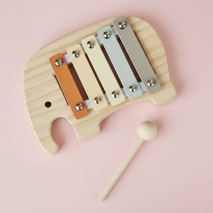 Xylophone bébé Petit éléphant en bois, parfait pour l'éveil musical des tout-petits chez NoEnName_Null.