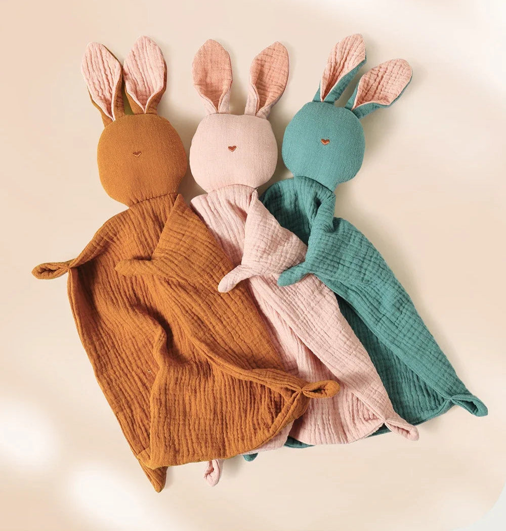 Doudou Lapin aux Grandes Oreilles en tissu doux, idéal pour les bébés de 1 à 3 ans, disponible chez Insular.