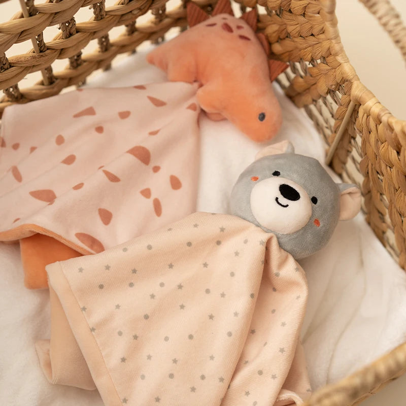 Doudou Bébé Tout doux, en polyester doux et cartoon, parfait pour les bébés de 1 à 3 ans chez NoEnName_Null.
