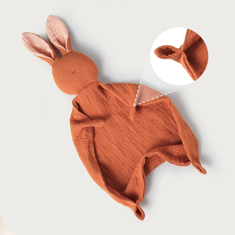 Doudou Lapin aux Grandes Oreilles en tissu doux, parfait pour les bébés de 1 à 3 ans, disponible chez Insular.