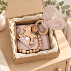 Coffret naissance avec doudou lapin et accessoires en bois - taupe
