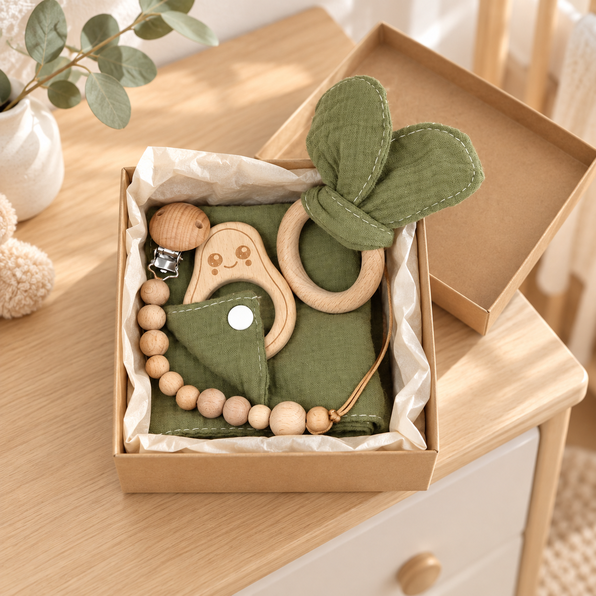 Coffret naissance avec doudou lapin et accessoires en bois - vert olive
