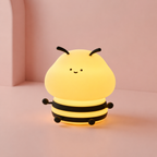 Veilleuse bébé Petite Abeille lumineuse sur fond rose clair