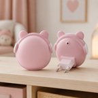 Détail avant et arrière de veilleuses bébé ours avec prise européenne